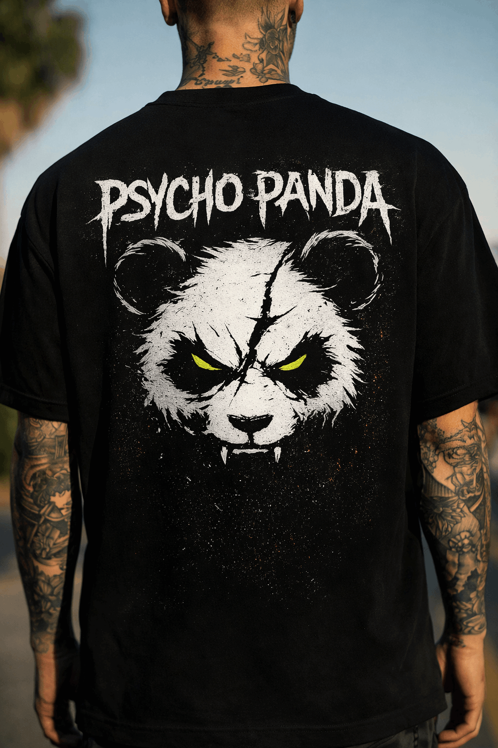Psycho Panda Backprint Streetwear T-Shirt schwarz – Model Rückenansicht mit gruseligem Panda-Motiv

