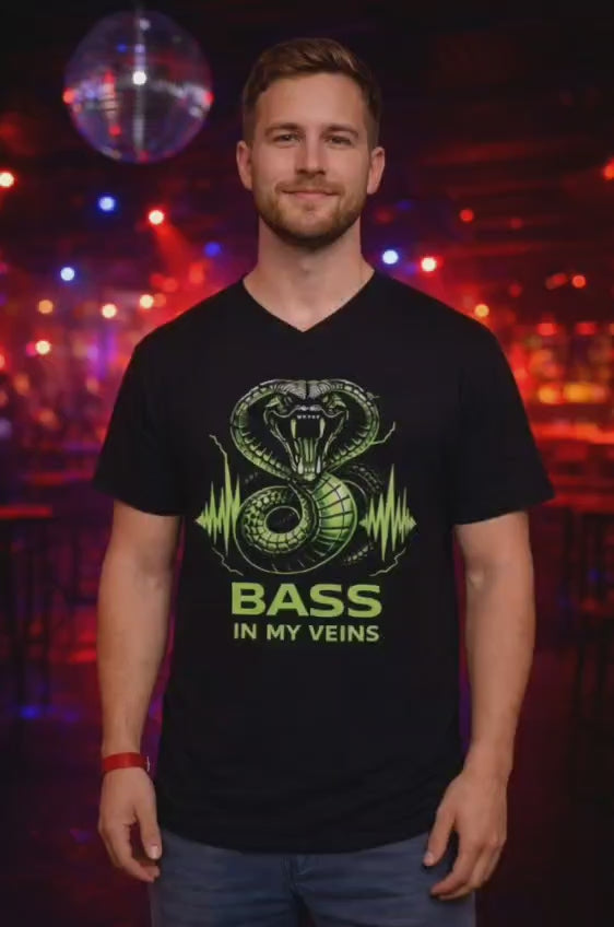 Schwarzes T-Shirt mit Cobra Motiv "Bass in my Veins" – Techno und Rave Streetwear DTF-Druck für Festivals | Laserhandmade